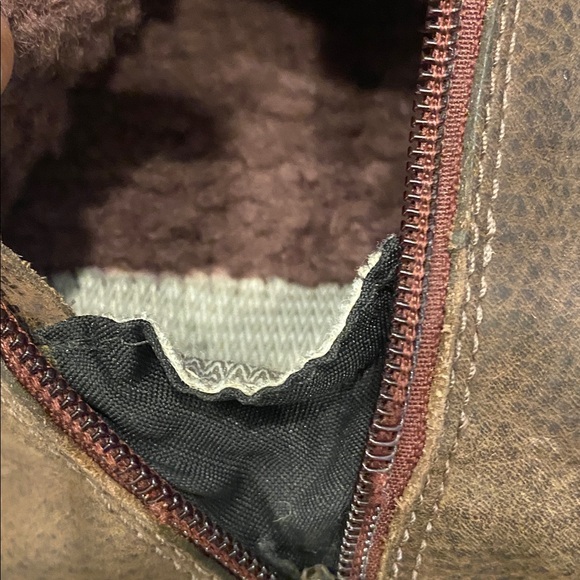 UGG Belcloud tall waterproof leather boots size 10 pristine condition - Picture 16 of 16